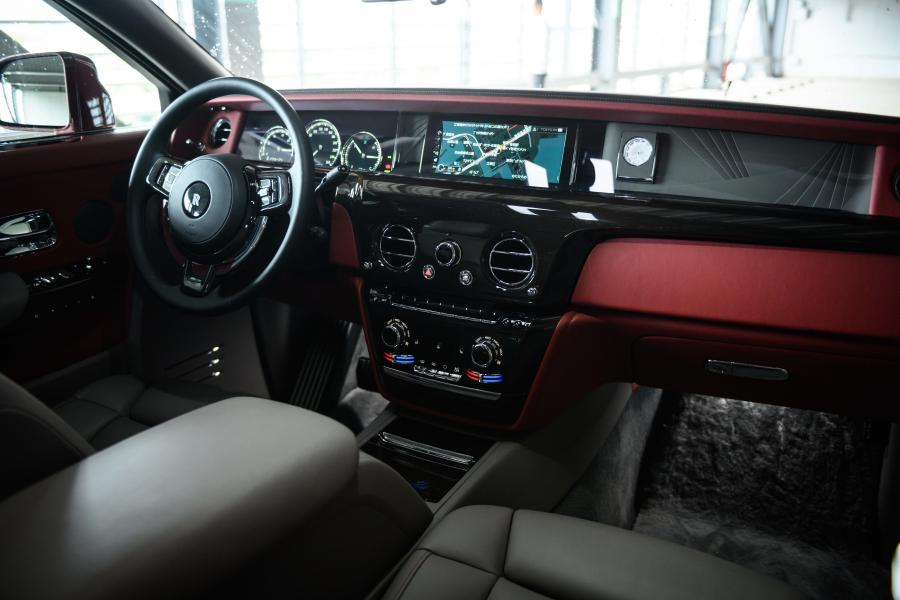 Торпедо Rolls-Royce Phantom EWB 2017 года  (JP) (фото 20 из 21)